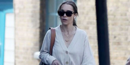 Bottega Veneta BV1058S 002 - As Seen On Emilia Clarke & Tamara Ecclestone - Image 4